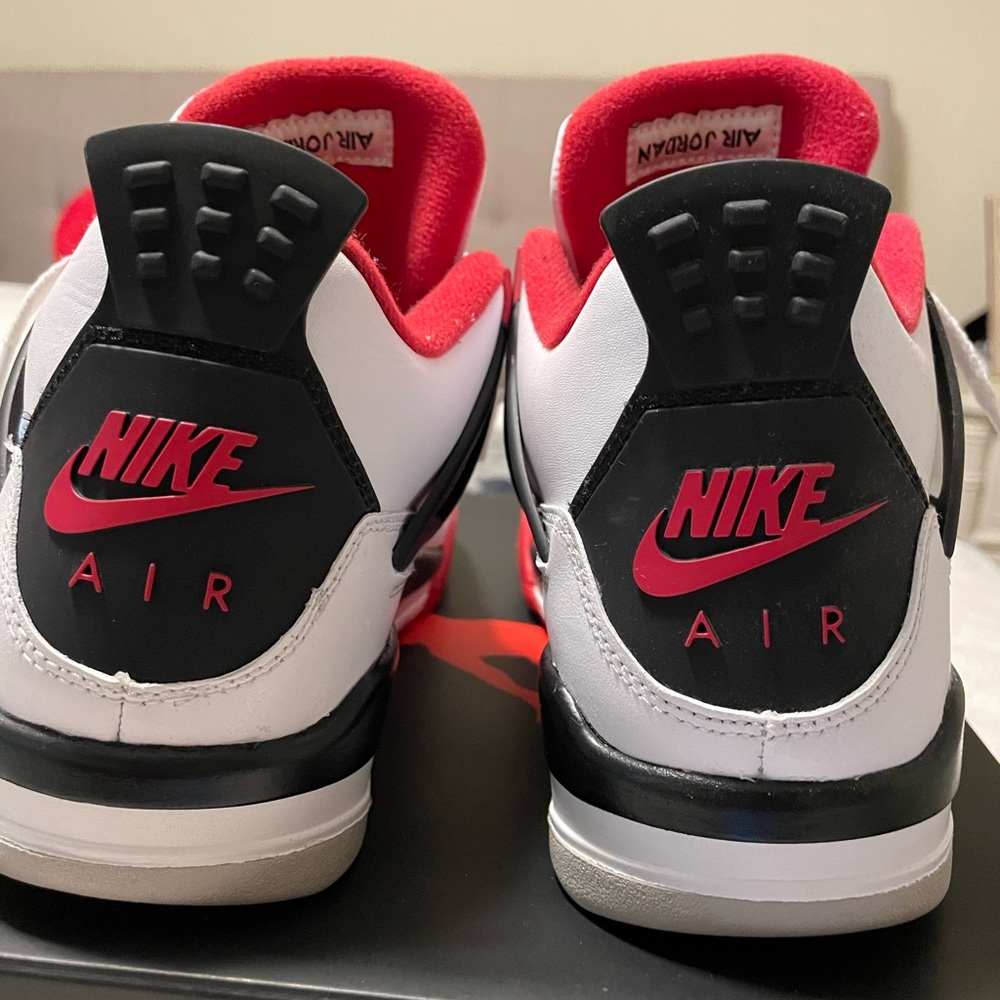 Fire red 4s - Picture 3 of 4